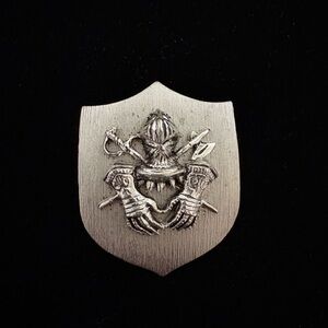 Medieval revival vintage 1970s knight shield pin brooch silver tone jewelry